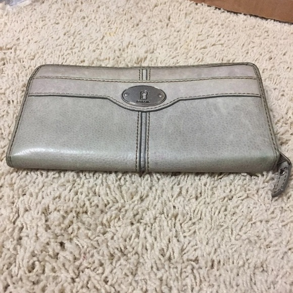 Fossil Zip Up Leather Wallet. - Picture 4 of 8